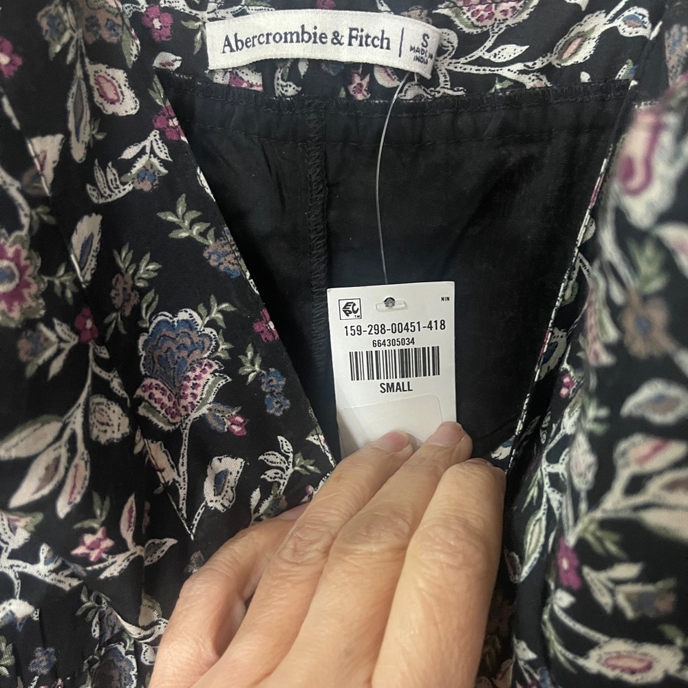 Abercrombie & Fitch V- Neck Flowy Maxi Dress - NWT - Picture 12 of 14